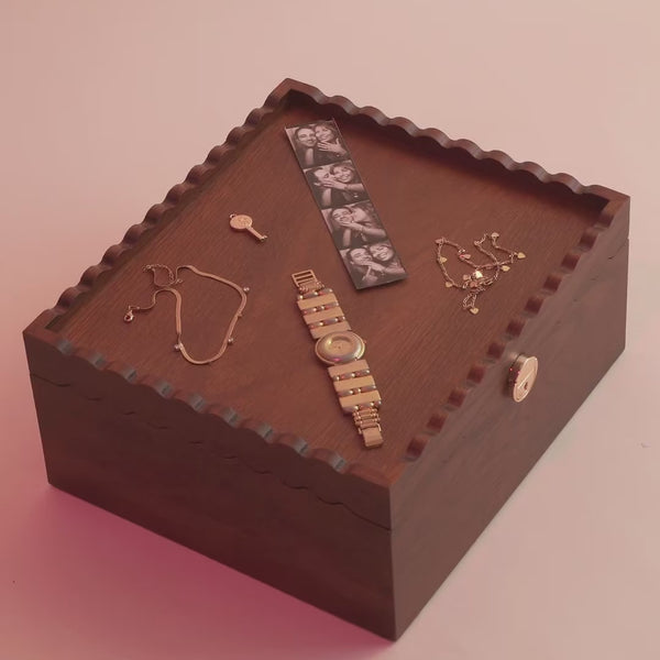The 2-in-1 Keepsake Case